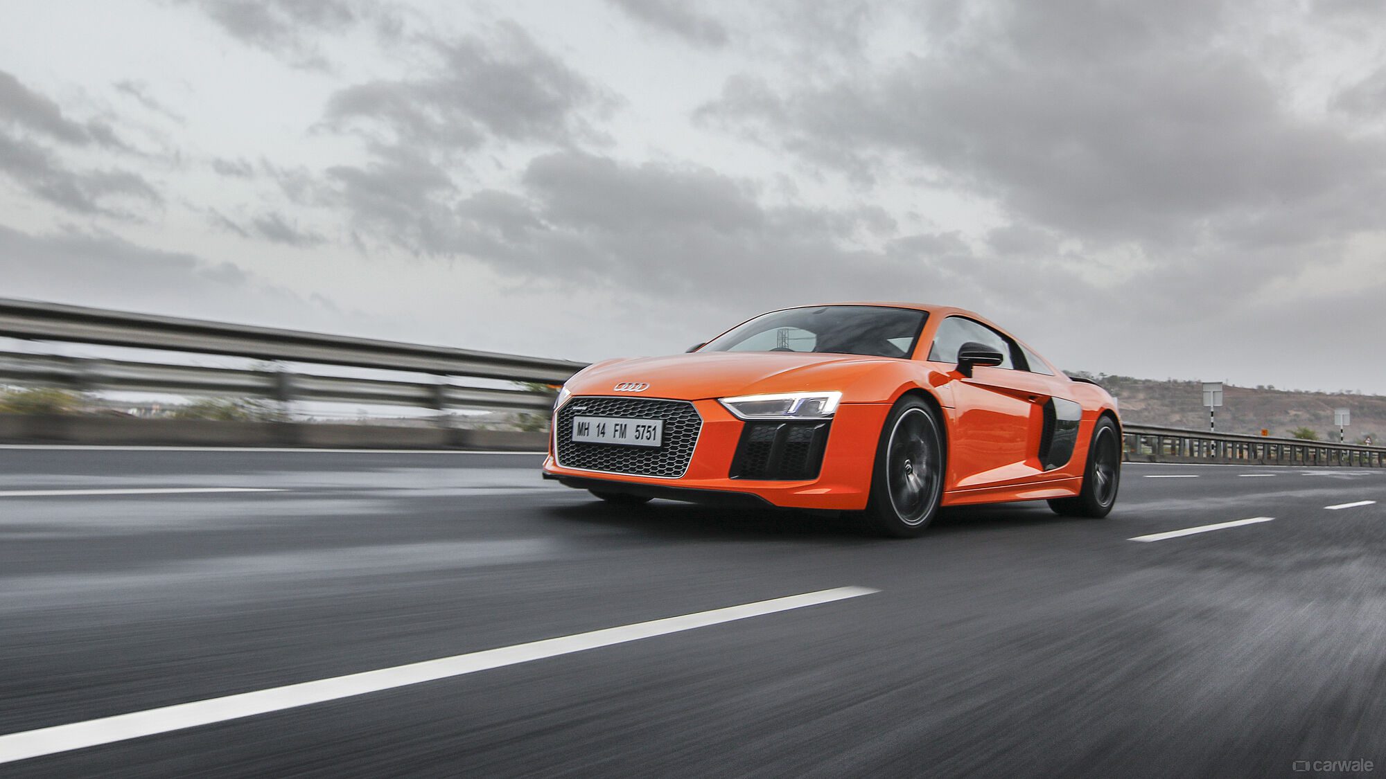 audir8rightfrontthreequarter (1)-min