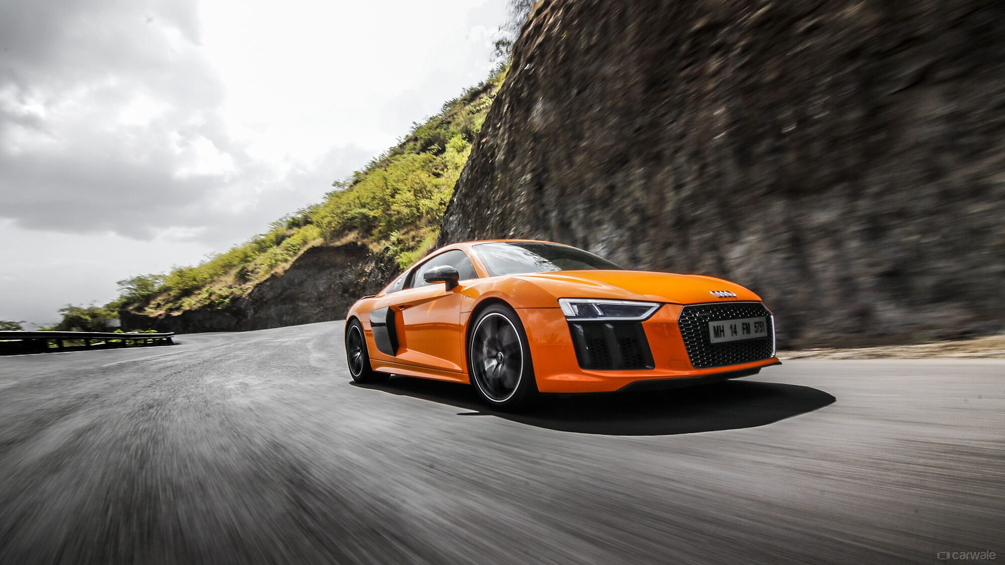 audir8rightfrontthreequarter-min