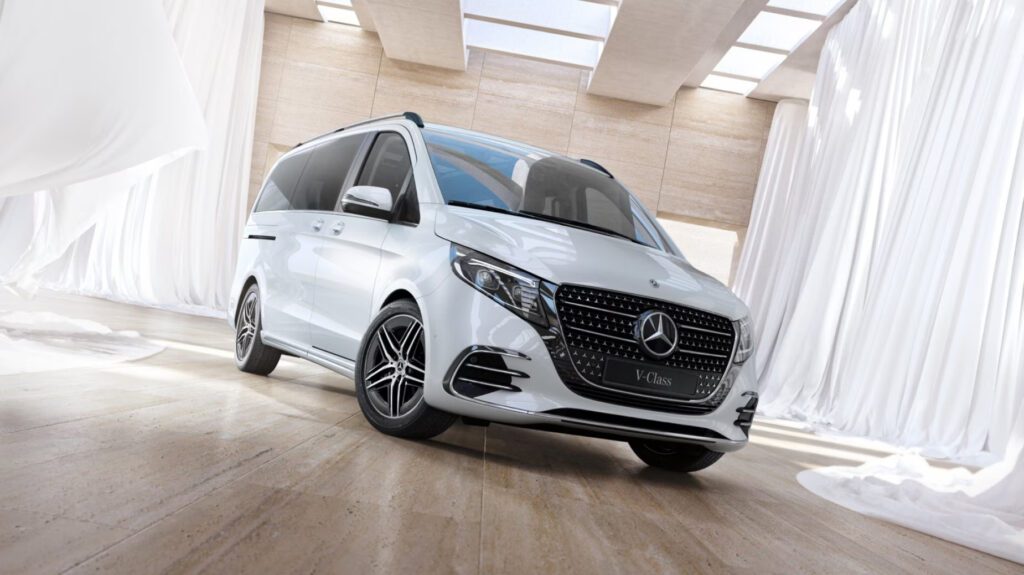 Hire Mercedes Benz Near Mumbai International Airport Terminal 2