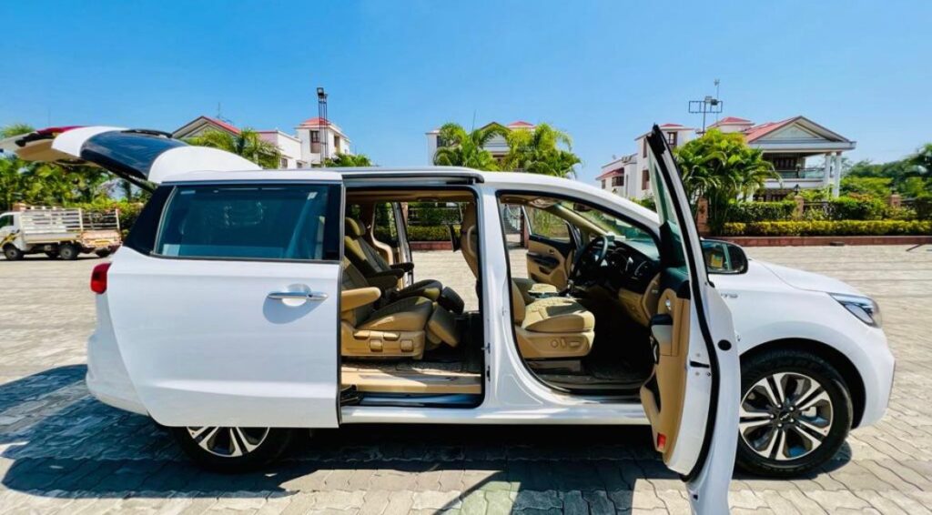 Book Luxury Car Rental Mumbai Today